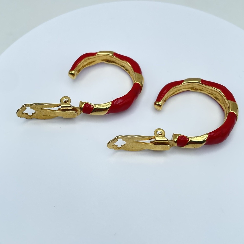 Vintage Red Enamel Gold Tone Hoop Chunky Textured Clip On Earrings